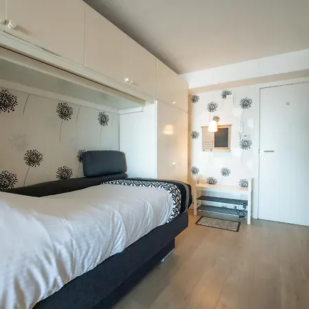 Studio Capri With Sea View By Interhome Апартаменты